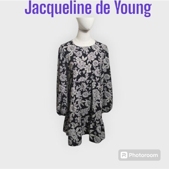 Jacqueline DeYoung Dresses & Skirts - Jacqueline De Young Black & White Floral Babydoll Relaxed Fir Mini Dress